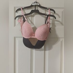Daisy Fuentes peach and blue two pack push-up  bras. Barely worn size 36B.